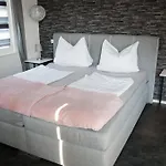 Ahr מלון דירות 3*